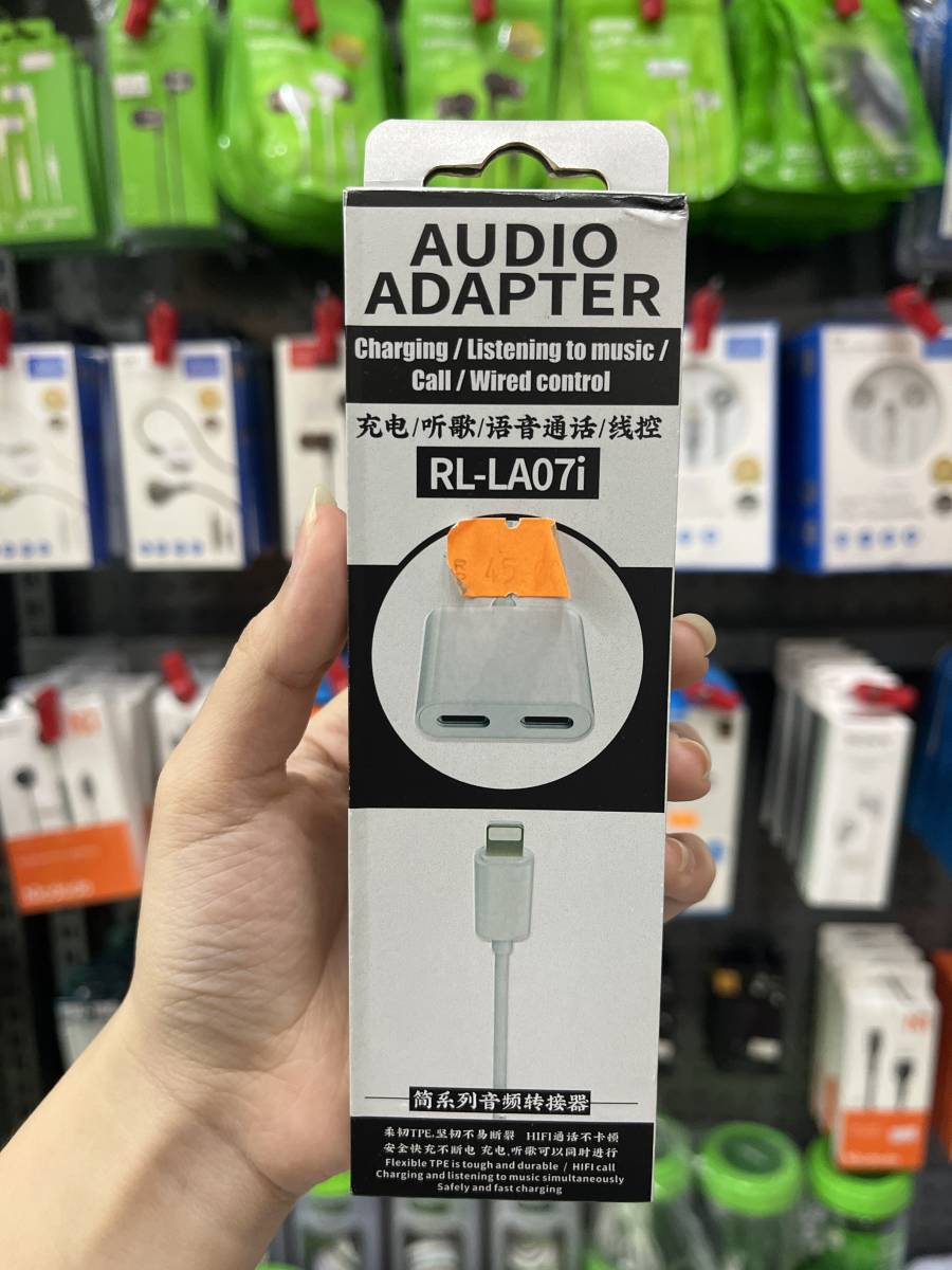 Remax RL-LA071i Audio Adapter with Charging For Iphone